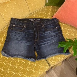 AE boy midi shorts